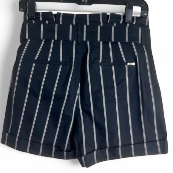 NWT WHBM The 5” Short Striped Belted High-Rise Shorts Size 4 Preppy Classic - Picture 2 of 9